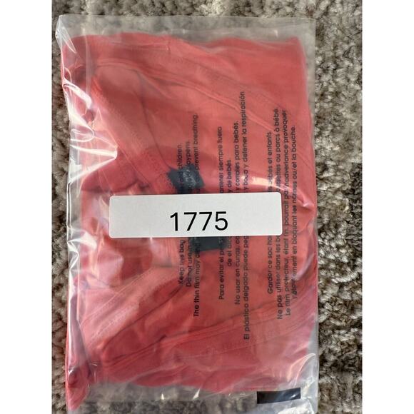 Rock & Republic Sz XS Red V-Neck Short Sleeve Tee Shirt Pocket Basics Lightweigh - Picture 7 of 7